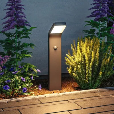 Inteligentné Smart Home vonkajšie osvetlenie príjazdovej cesty s čidlom stmievania